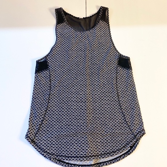 [GUC] Lululemon Active Tank Tops Lot size 10 - Picture 6 of 9